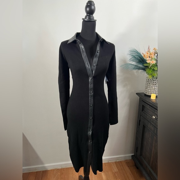 Ellen Tracy Dresses & Skirts - ELLEN TRACY Front button Knit Dress
